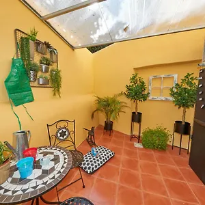 lx-factory-apartment-lisbon-1300-472.hotels-lisbon-portugal.com/