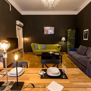 r38-artists-luxury-home.inbudapesthotels.com/